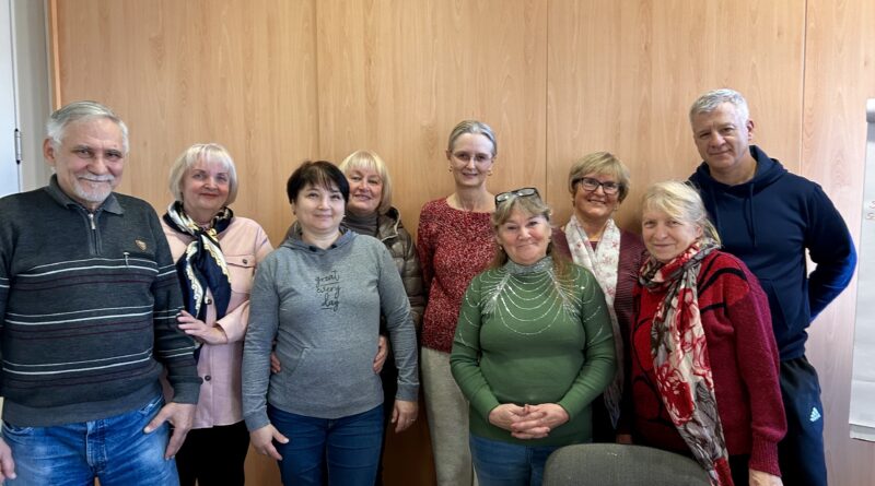 „Eine Sprache lernen heißt leben“. Deutschunterricht für ukrainische Rentner.