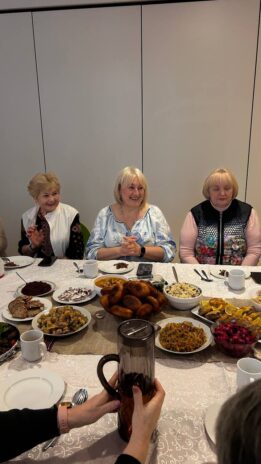 photo_5415873298798677463_y