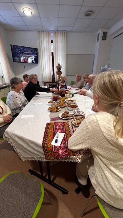 photo_5415873298798677465_y